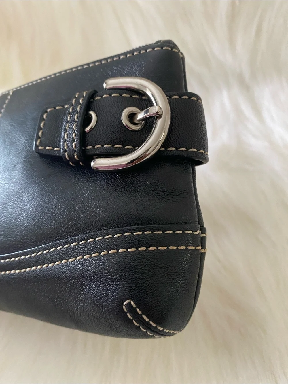 Coach compact black